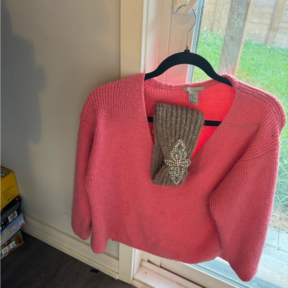 H&M Pink V-Neck Sweater with Gray Embellished Scarf
